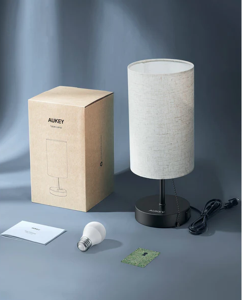 Lampara Portátil AUKEY De Escritorio Metálica Con 2 USB / 220V / Lampara Lec E26 Incluida